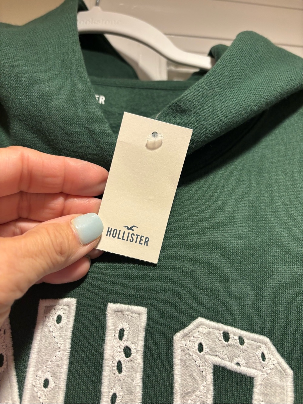 Hollister Green "Senior" Hooded Sweatshirt - Size Medium NWT - Picture 9 of 10